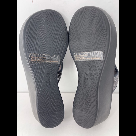 NEW! Clarks 65719 Thong Glitter Gray/Black Slip On Wedge Sandals Size 6 - Picture 11 of 12